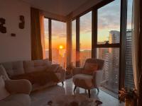Panoramic Sea & Mountain View 2BR Apartment, 36th Floor, Batumi - Ferienwohnung Batumi