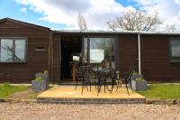 Drumcoltran Cabin by SkyBears Holidays - Puppy Lounge, Arcades, Games room - B&B Newton by Toft