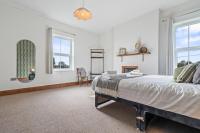 #64 The Farmhouse - Hot Tub and Sauna - Sleeps 12 - Perfect for Contractors and Families - Free Parking - Ferienwohnung Blythe Bridge