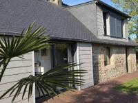 Charmante maison bretonne avec jardin clos, parking, WiFi, à 900m de la plage - Trégastel - FR-1-542-35 - B&B Trégastel
