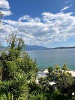 Lovely home with Panaromic Sea View, Free Parking - B&B Bijela