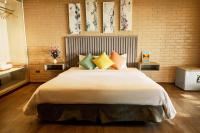 One-Bedroom Deluxe Apartment