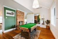 Bathurst Lodge - Historic Modern Retreat with Alfresco - Bed and Breakfast Mudgee