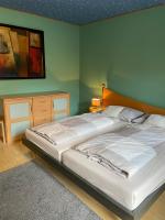 Gästezimmer mit eigenem Bad und Balkon im Herzen von Langen - nahe FFM - B&B Langen