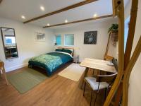 Double Bedroom with Private Entry and Ensuite - Bed and Breakfast Bournemouth
