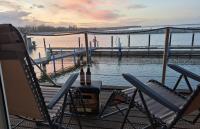 neu renoviertes schwimmendes Ferienhaus Fischland Floating Houses - B&B Barth