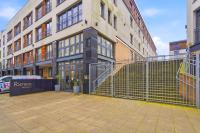 Elegant Canalside 2BR Mailbox stay with Free Parking - Sleeps 6 - Ferienwohnung Birmingham