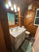 Downtown 2 Bedroom Main Floor Apartment - Bed and Breakfast Windsor