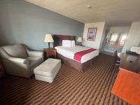 Budget Host Inn - Bed and Breakfast Salina