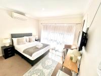 Deluxe double room with shared bathroom