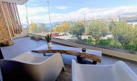 "Naias"seaside residence in the port of Piraeus-entire holiday home - Bed and Breakfast Piraeus