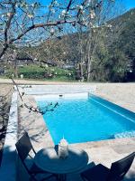 Private riverside villa with breathtaking views - Chambres d’hôtes Axat