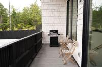 WHITE HAUS w private sauna and close to beach - B&B Ucluelet