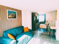 Walk to lighthouse, beach, town and garage option - B&B Calais