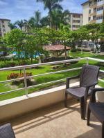 Family-Friendly Condo with Pool view, Walk to Jaco Beach - Chambres d'hôtes Jacó