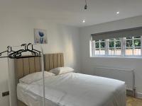 Luxury 4BR Bungalow - B&B Hackbridge