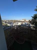 Appartement moderne avec parking privé Lit connecté LED & rétroprojecteur 5 min Zénith - B&B Saint-Herblain