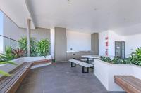 Windward - Inner-city Skyline Stay with Pool Access - Bed and Breakfast Brisbane