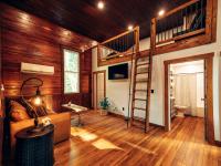 Corton Lodge Bell Tower Suite Private Riverfront - B&B Clendenin