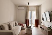 Cozy Apartment steps away from Acropolis and the Metro Station by Lumen Living - Chambres d'hôtes Athènes