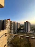 Luxury Stay in Lodha Belmondo with Pool, Golf, near MCA - Ferienwohnung Dehu Road