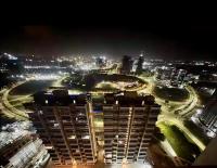 The Grand Palm Retreat with Skyline Suit in GIFT City, 2BHK, Luxurious, Pool, AC, Wifi - Chambres d'hôtes Gandhinagar