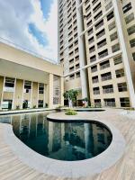 The Grand Palm Retreat with Skyline Suit in GIFT City, 2BHK, Luxurious, Pool, AC, Wifi - B&B Gandhinagar