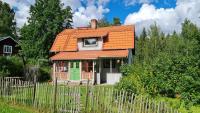 Cozy house in nature near ski resort Romme Alpin - B&B Borlänge