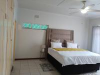 Five-Bedroom House at 27 Baobab Avenue, Birchleigh, Kempton Park, Uninterrupted Power Supply - Chambres d'hôtes Kempton Park