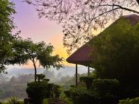 Mwamba Kelele Lodge - Bed and Breakfast Fort Portal