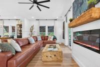 Harbor Lights Resort Waterfront, Pool & Dock! - B&B Oak Island
