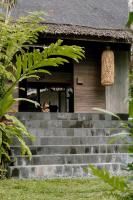 Big Rock Villa - Beachfront villa with pool & direct surf access - Bed and Breakfast Pilar