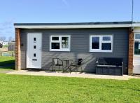 2 bedroom Scratby chalet holiday park close to beach - B&B Scratby