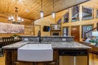Low Rider Lodge - Backs to Pine Forest and ATV Trail Access from Driveway - B&B Broken Bow