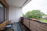 East Side Luxury 1BR Apt - Near Brady St with Balcony and Lounge - Sleeps 4 - Chambres d'hôtes Milwaukee