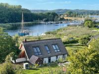 Seedorf Hideaway, Reethaus mit Garten und Privatsteg, Kamin, Sauna und Hot Tub - B&B Sellin
