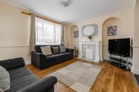 Spacious 3BR Home Parking Sleeps 6 Garden - Chambres d’hôtes Tilbury