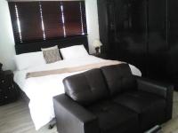 Zimmer mit Kingsize-Bett