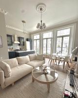 Bright 2-bedroom in the heart of Barons Court W14 - B&B London