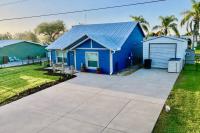 Taylor Creek Isles Cottage | Lake Access + SunDeck - B&B Okeechobee