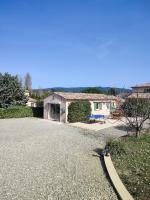 Gîte individuel avec piscine 2 adultes et 1 bébé - Chambres d'hôtes Régusse