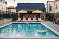 Modern Comfort | Pool, Fitness & Firepit - Bed and Breakfast Nashville