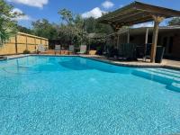Newly Remodeled 4bedroom house with Private Pool, King Beds, Gym and Game Room - B&B Corpus Christi