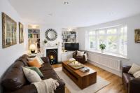 West London House with Parking and Garden, Sleeps 6 - Bed and Breakfast Ealing