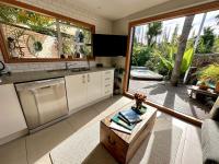 Banana hut- Adorable 1 bedroom oasis with private spa & sauna - Chambres d'hôtes Whangarei Heads