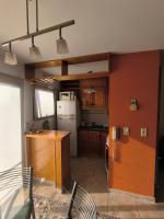 Dpto Luminoso 2 Habitaciones 3 personas A 8 cuadras del UNICO Opcional COCHERA - B&B La Plata