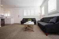 Newington Apartments - Apt 1 Twin Queen, New! - Bed and Breakfast Alfredtown