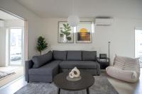 Modern 4BR Stay in Ozu Hachikubo for 11 Guests by Restavio - B&B Ōzu