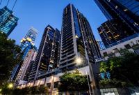 1BR Southbank Balcony Views, Pool & Free Parking - Chambres d'hôtes Melbourne