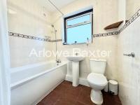 Wembley Large 4-Bedroom House, Driveway and Garden - B&B London